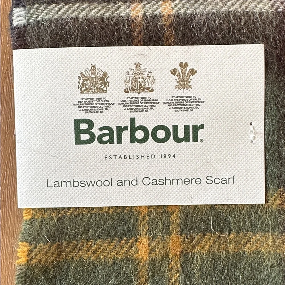 Barbour Classic Merino Cashmere Tartan Scarf - Picture 3 of 7